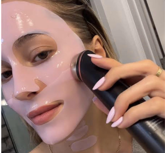 <h2>Why Everyone Is Obsessed</h2>